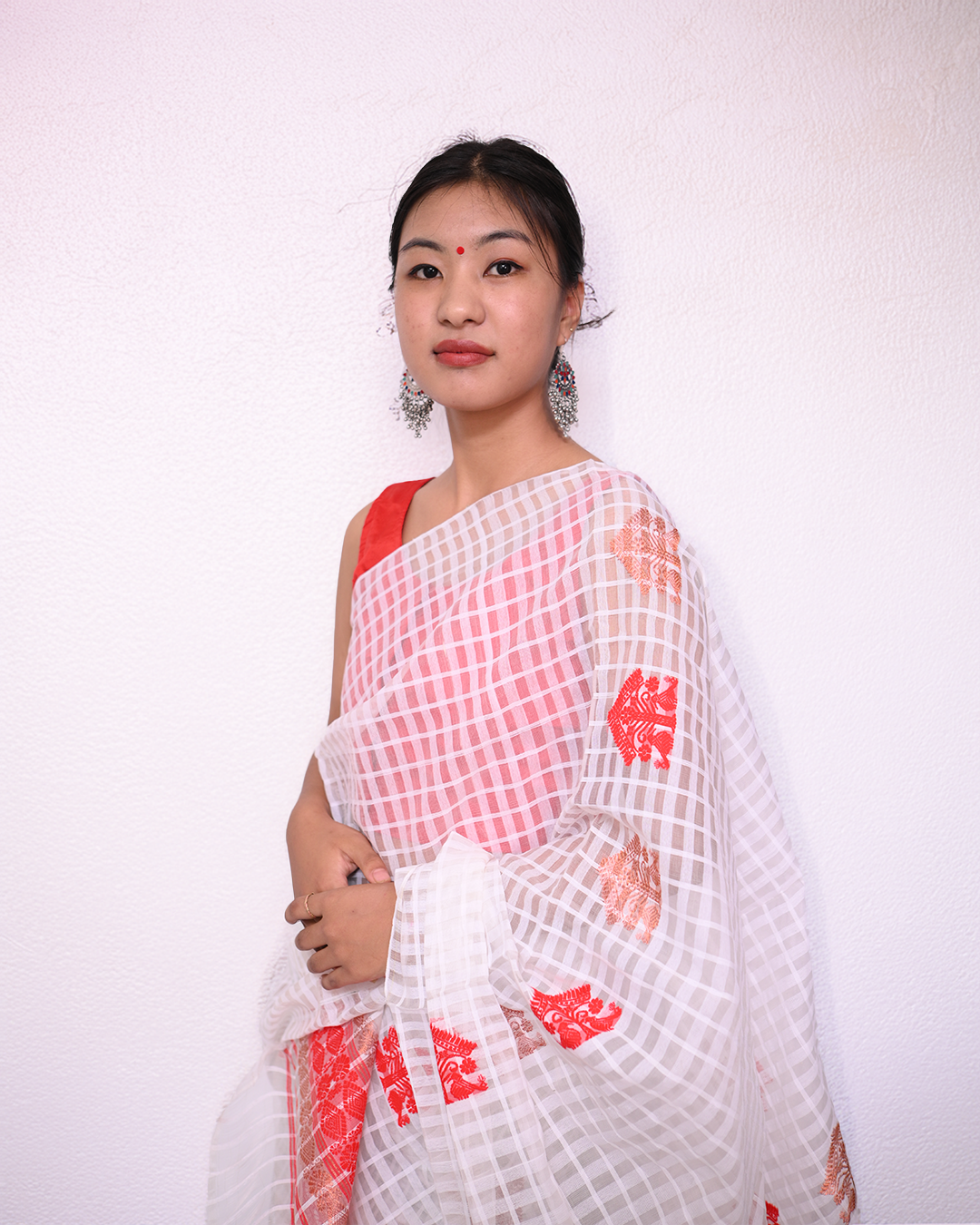 Handcrafted Off-White Checkered Pattern Kesapat Cotton Mekhela Sador with Unstitched Blouse Piece